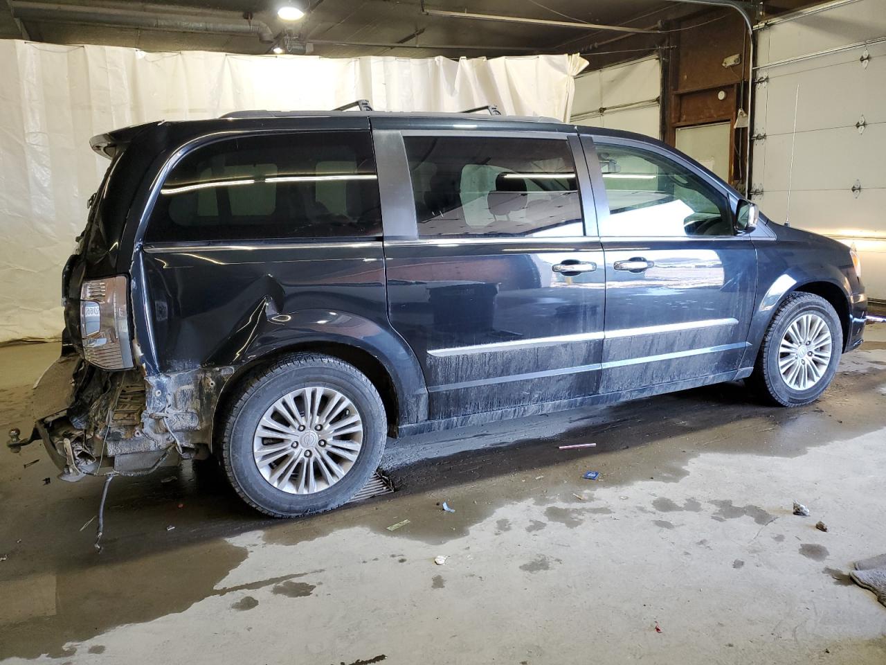 2015 Chrysler Town & Country - Image 3