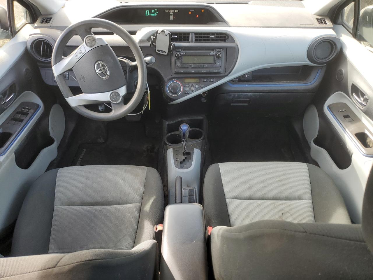 2012 Toyota Prius - Image 8