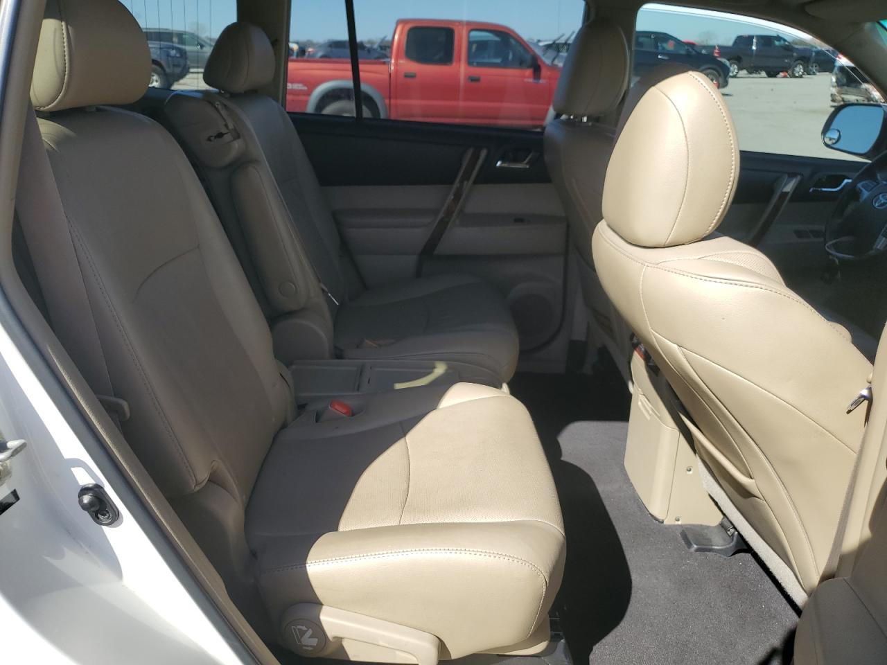 2012 Toyota Highlander - Image 11