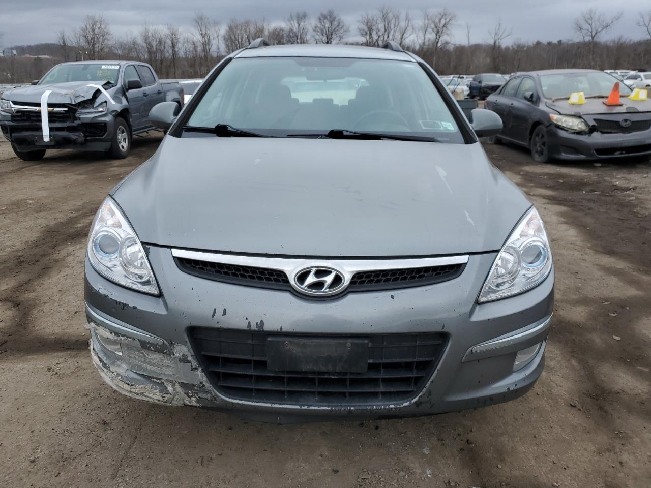 2010 Hyundai Elantra - Image 5