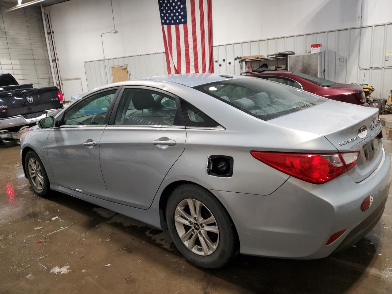 2014 Hyundai Sonata - Image 2