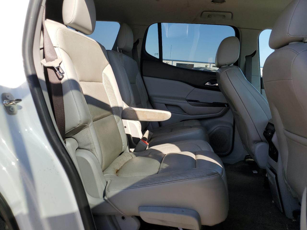 2017 GMC Acadia - Image 11