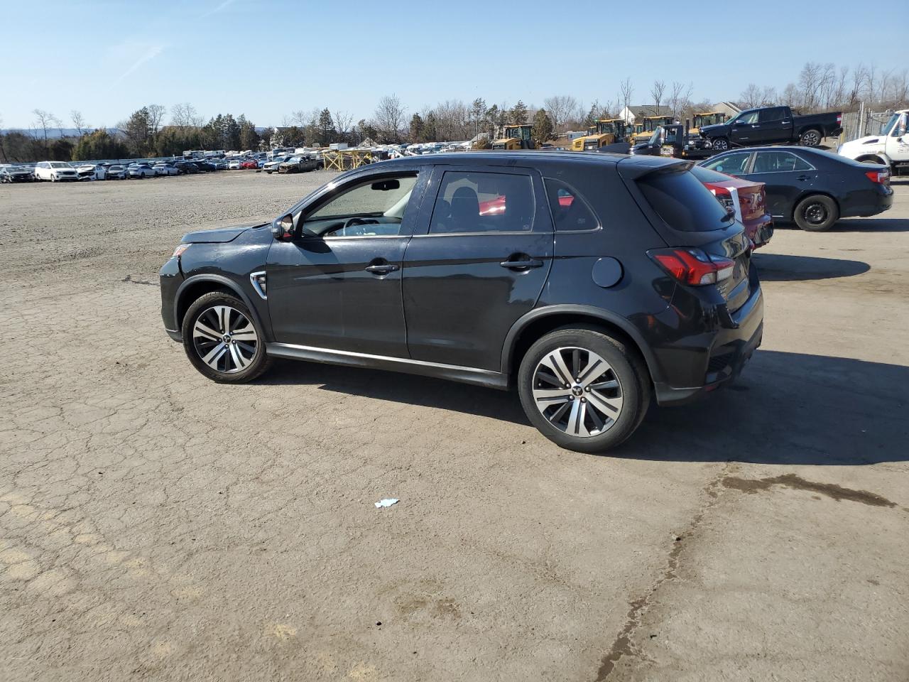 2020 Mitsubishi Outlander - Image 2