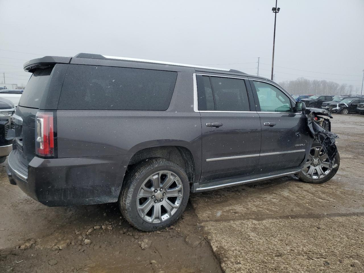 2016 GMC Yukon - Image 3
