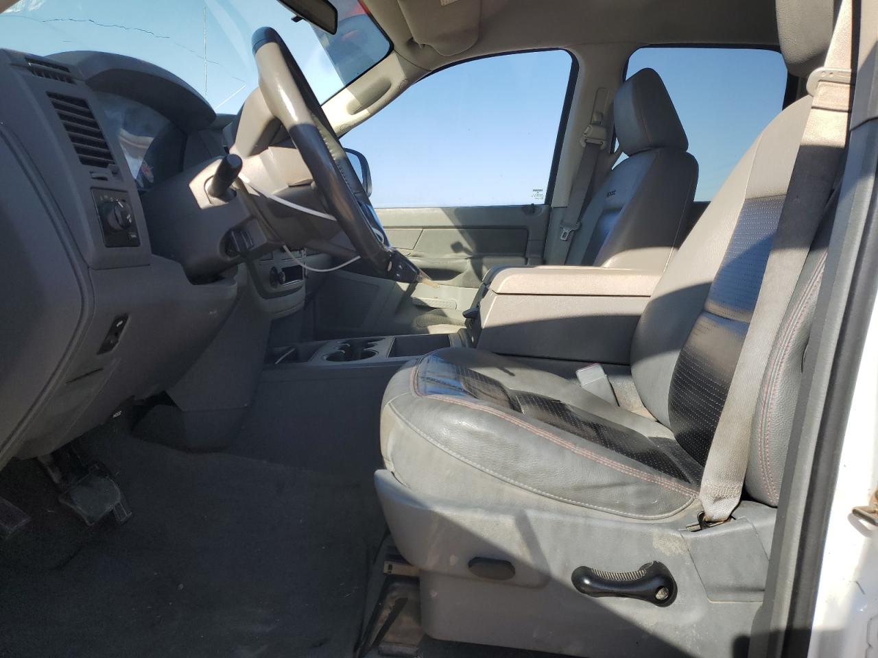 2006 Dodge RAM - Image 7