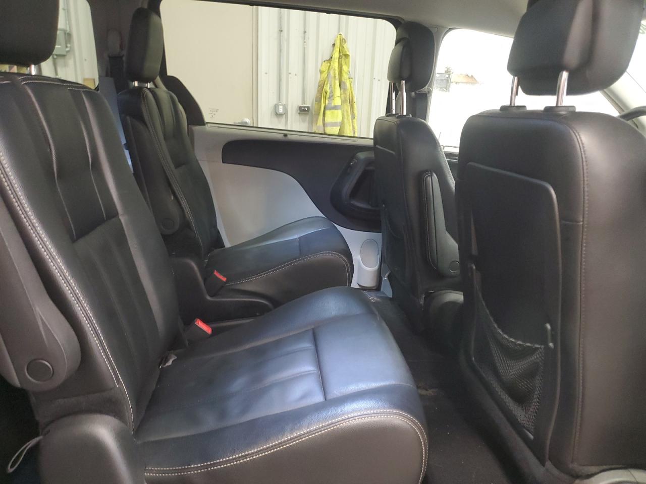 2015 Chrysler Town & Country - Image 11