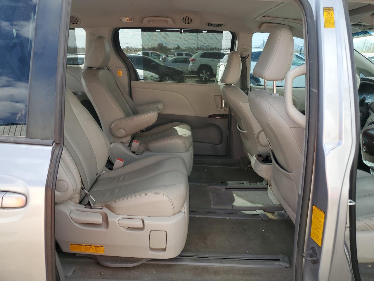 2013 Toyota Sienna - Image 12