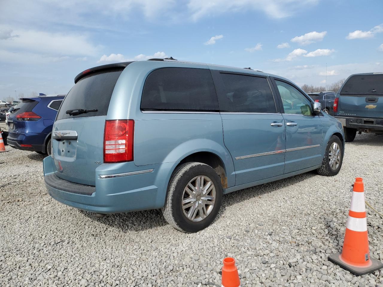 2008 Chrysler Town & Country - Image 3