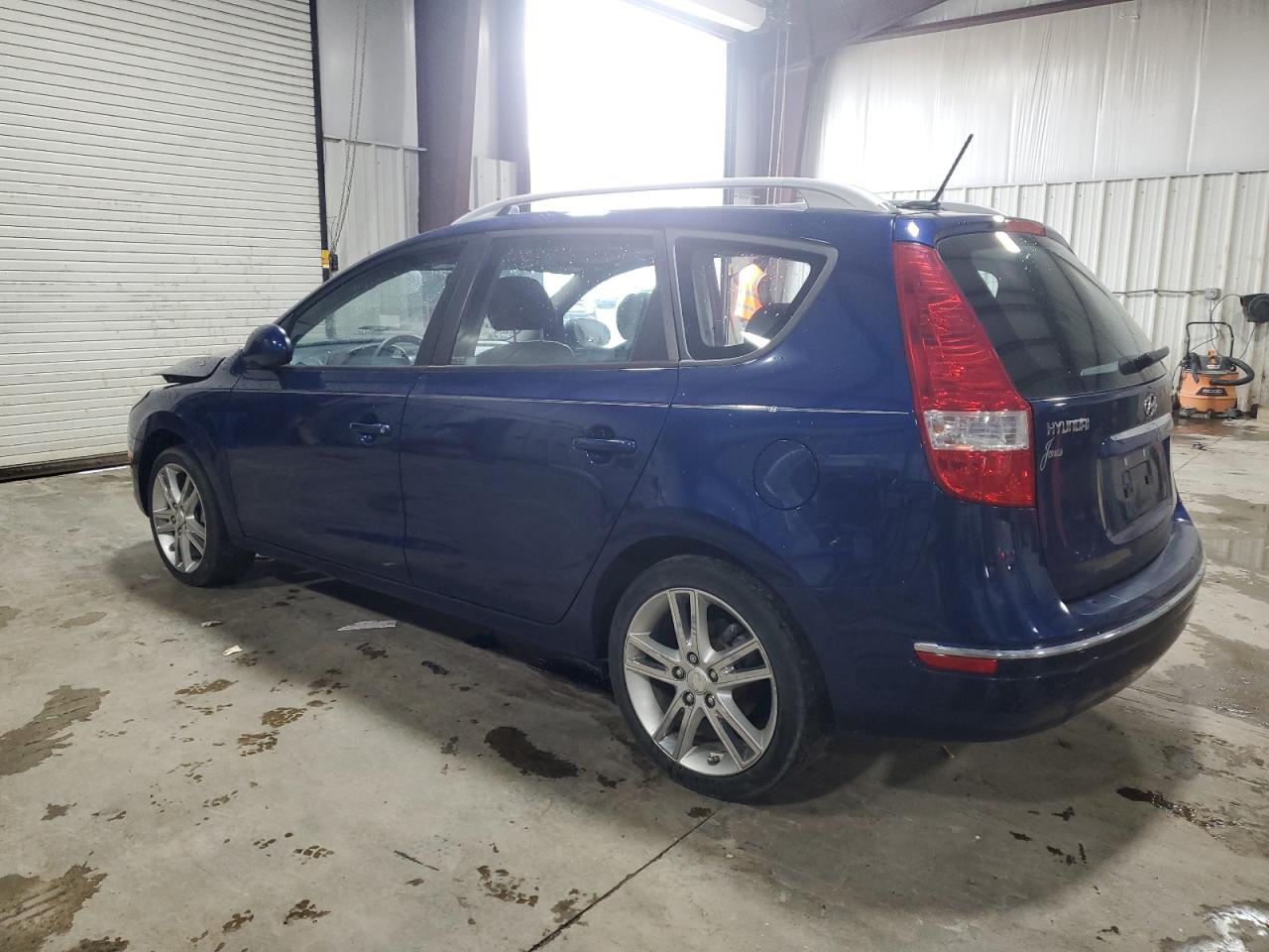 2012 Hyundai Elantra - Image 2