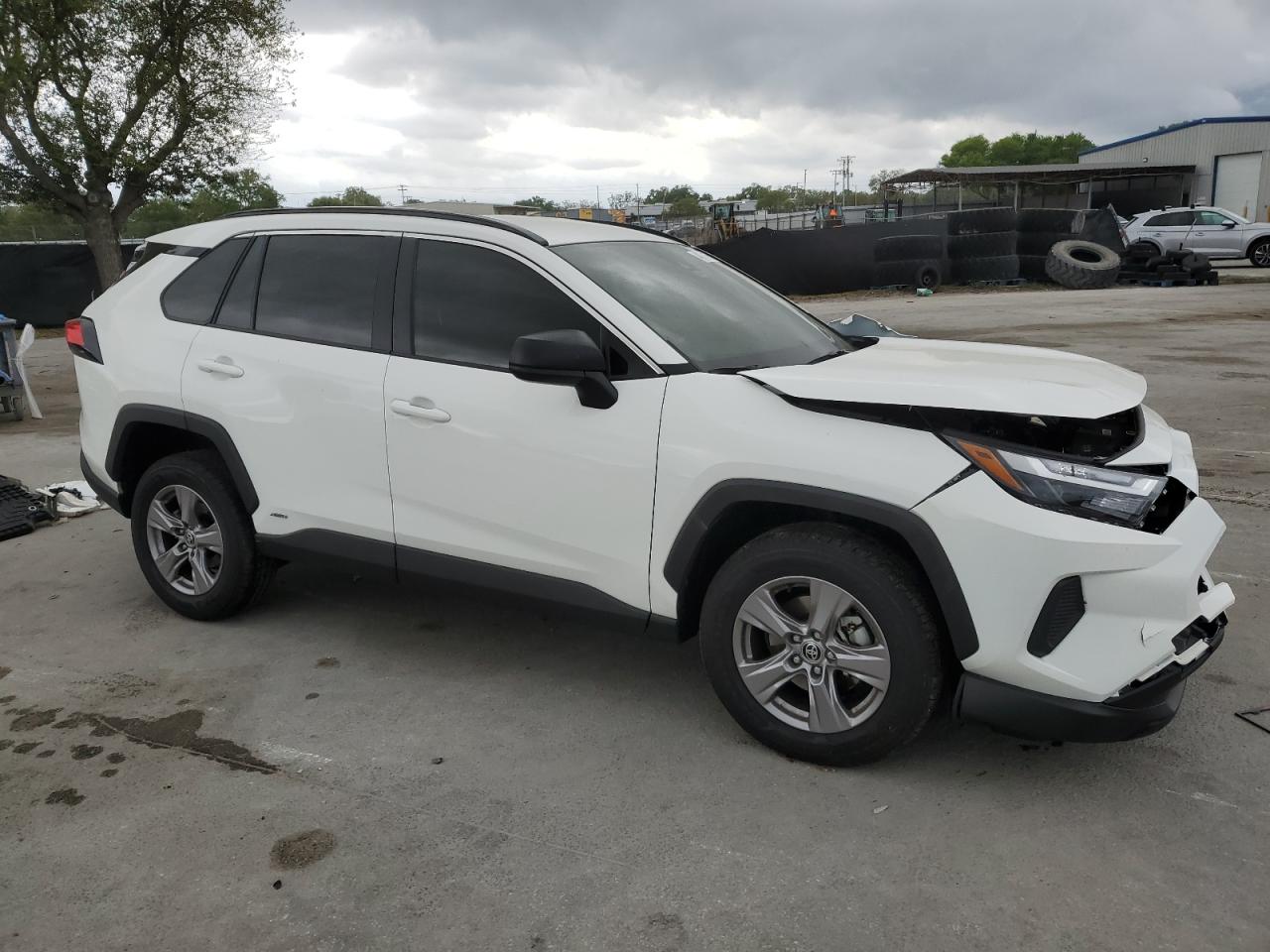 2024 Toyota RAV 4 - Image 4
