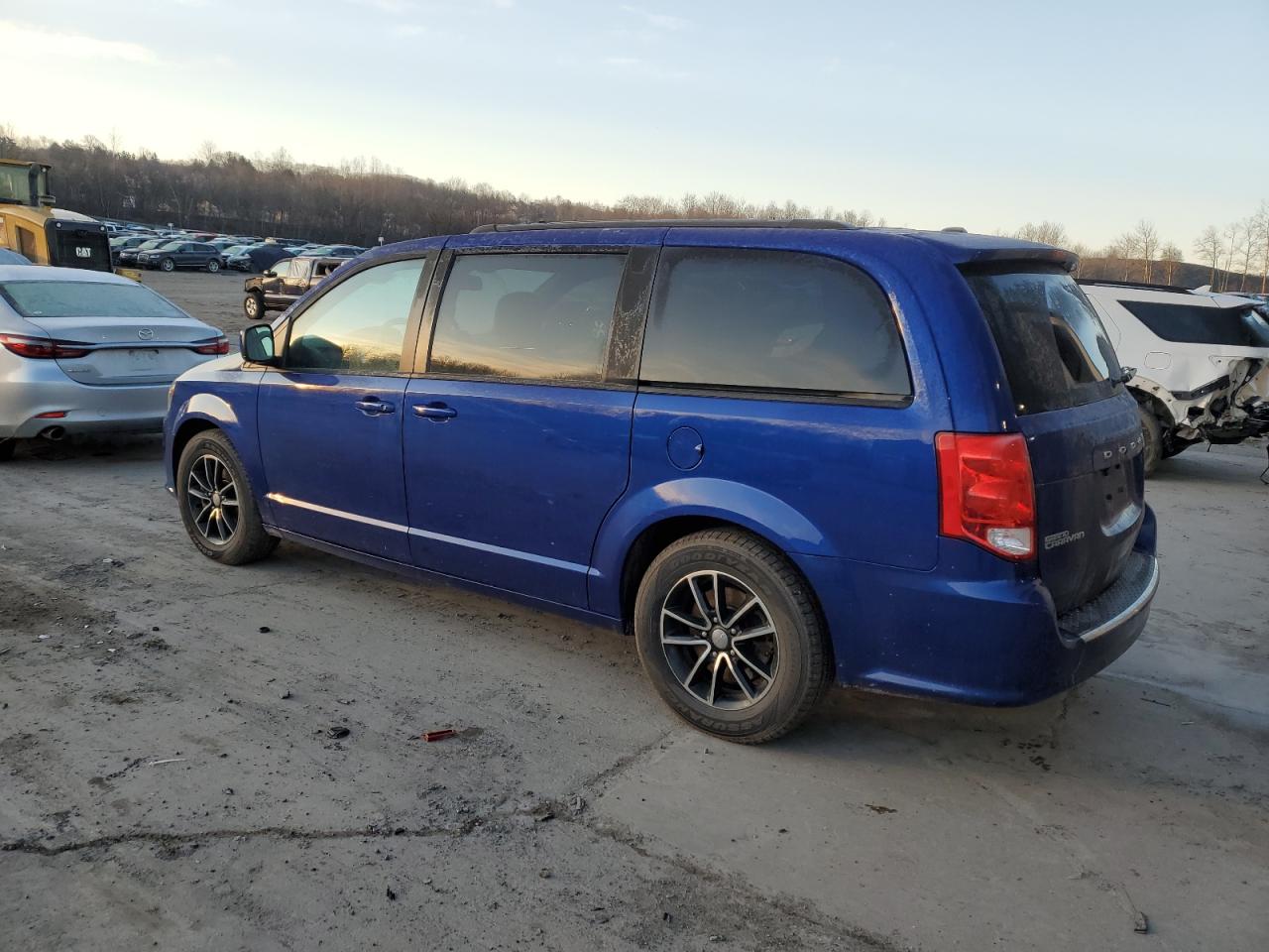 2019 Dodge Caravan - Image 2