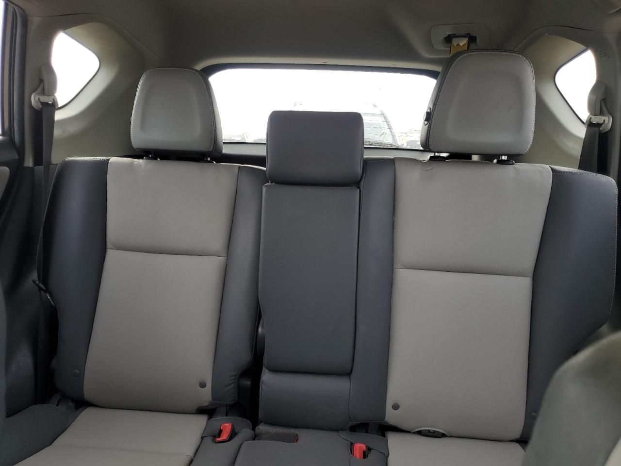 2015 Toyota RAV 4 - Image 10