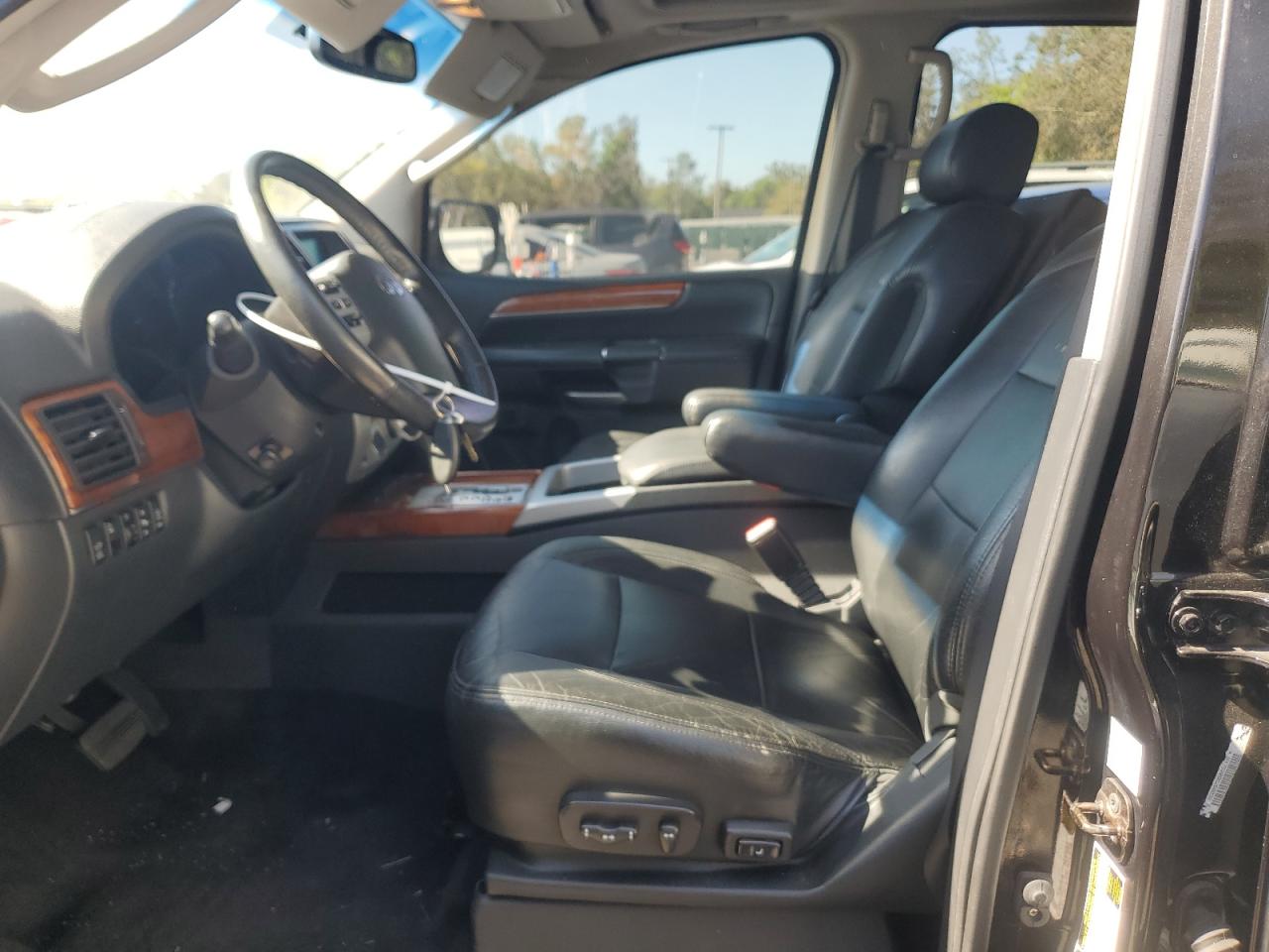 2010 Infiniti QX56 - Image 7