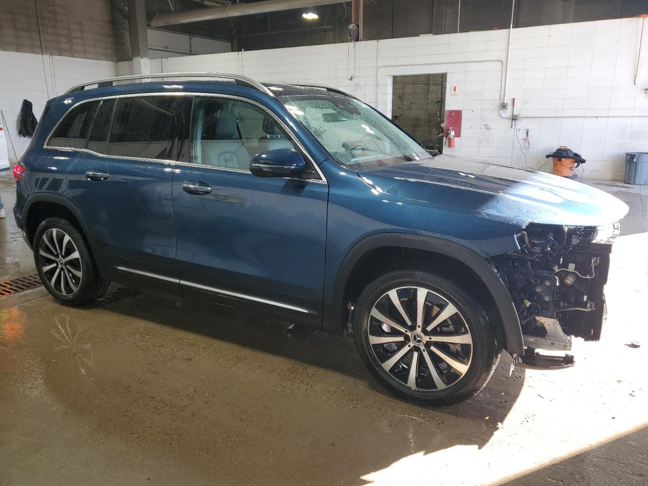 2023 Mercedes-Benz GLB - Image 4