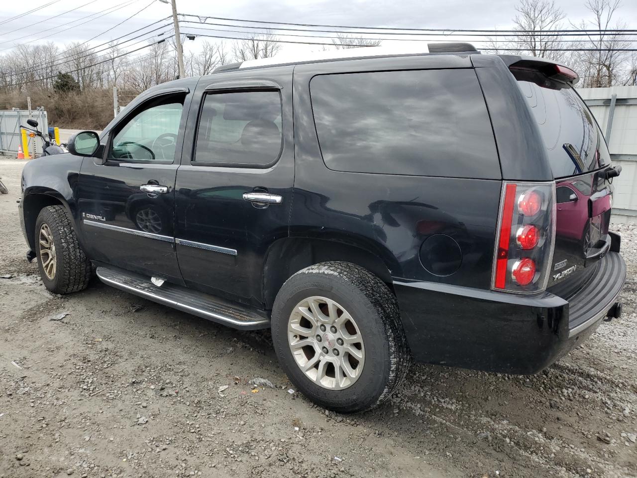 2009 GMC Yukon - Image 2
