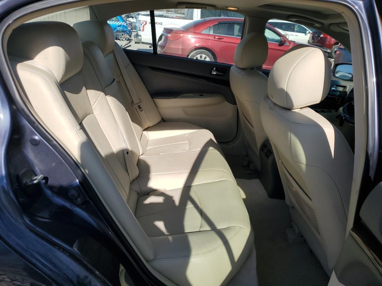 2011 Infiniti G - Image 10