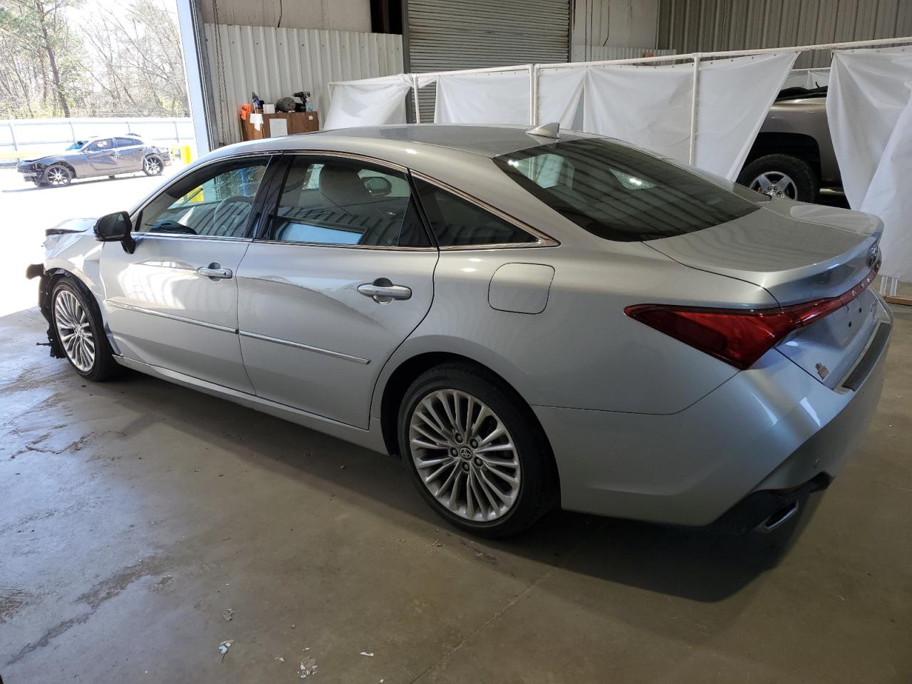 2021 Toyota Avalon - Image 2