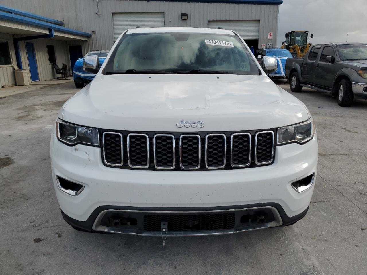 2017 Jeep Grand Cherokee - Image 5