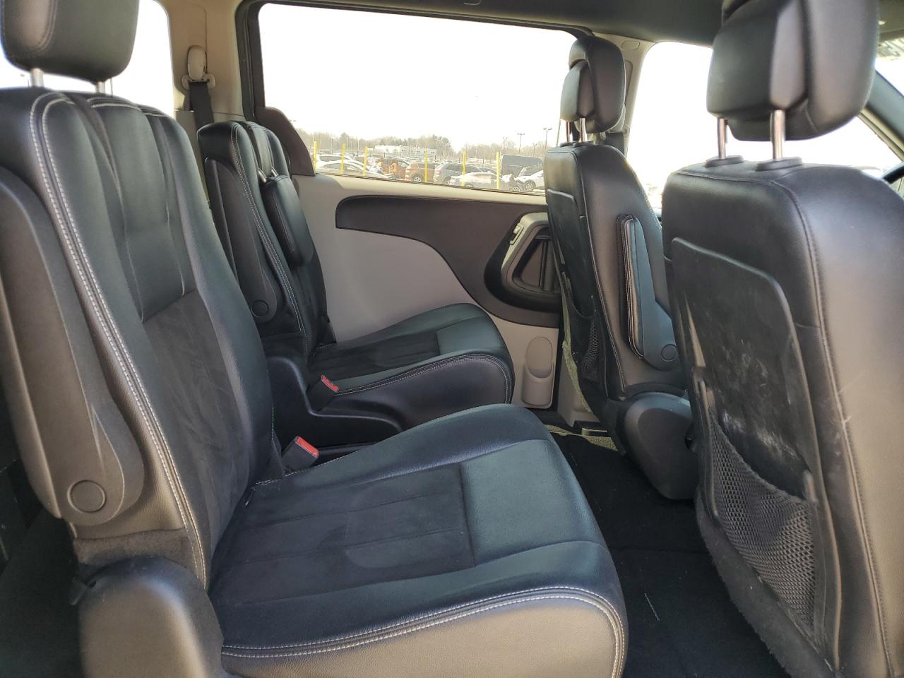 2019 Dodge Caravan - Image 11