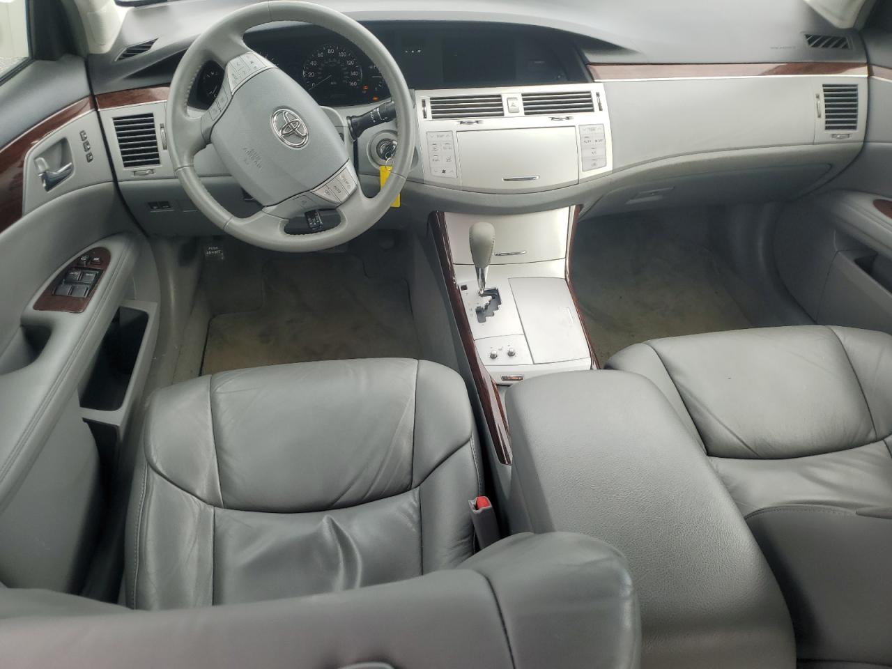 2009 Toyota Avalon - Image 8