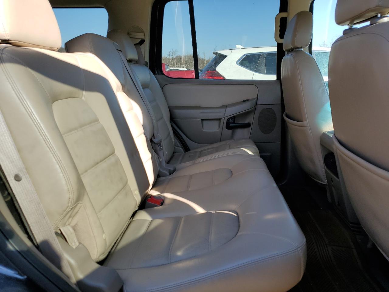 2005 Ford Explorer - Image 11