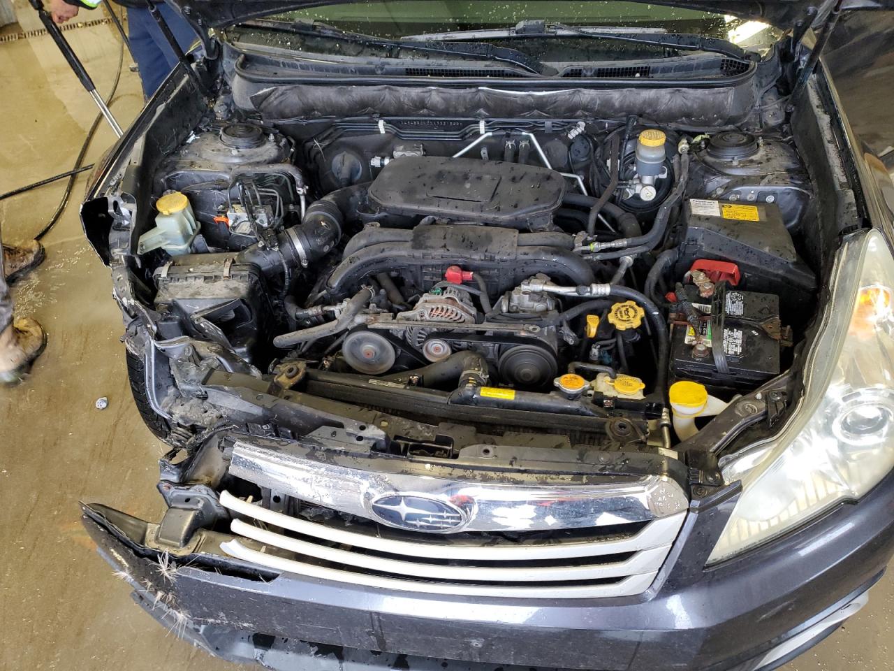 2010 Subaru Outback - Image 12