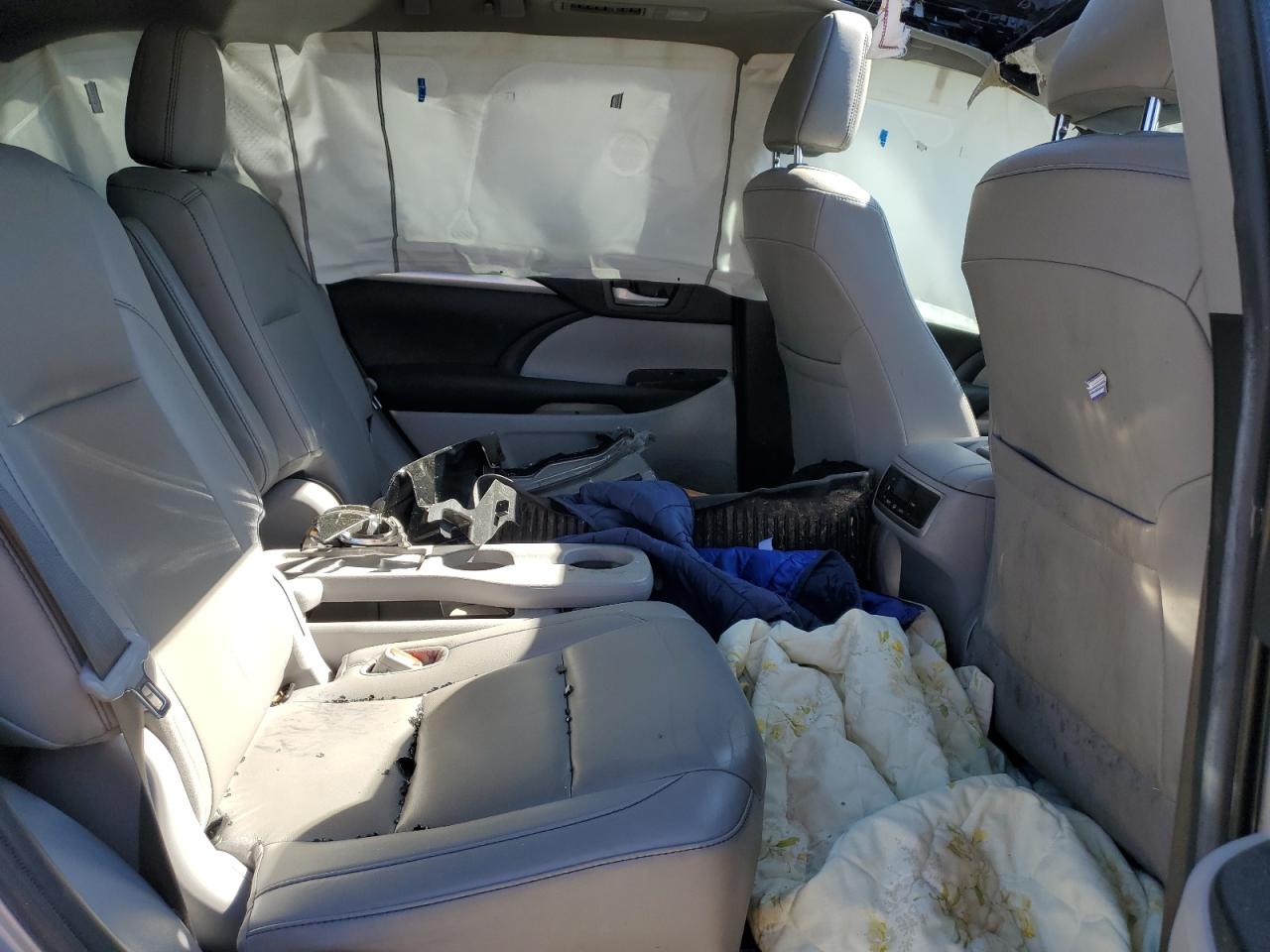 2019 Toyota Highlander - Image 11
