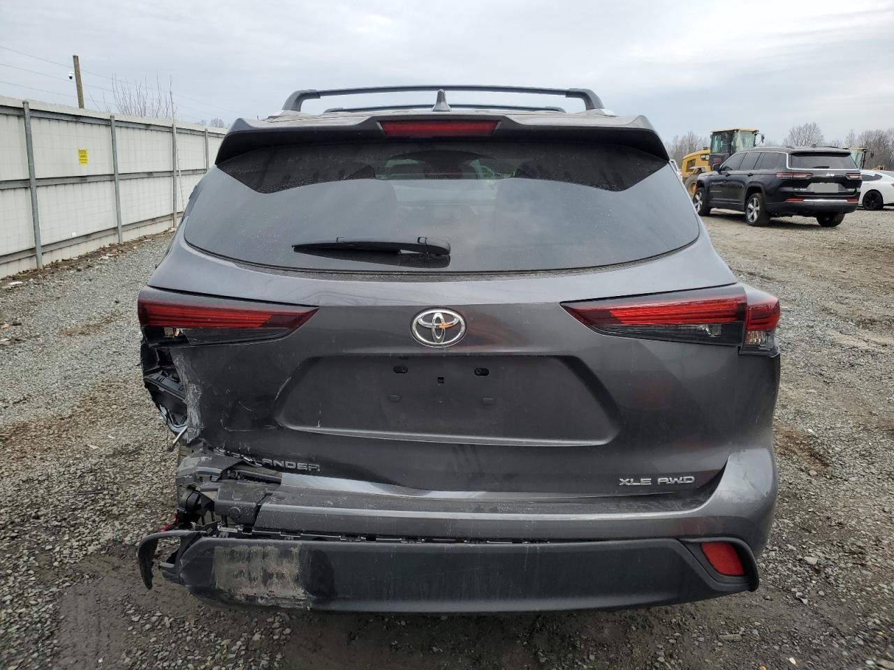 2024 Toyota Highlander - Image 6