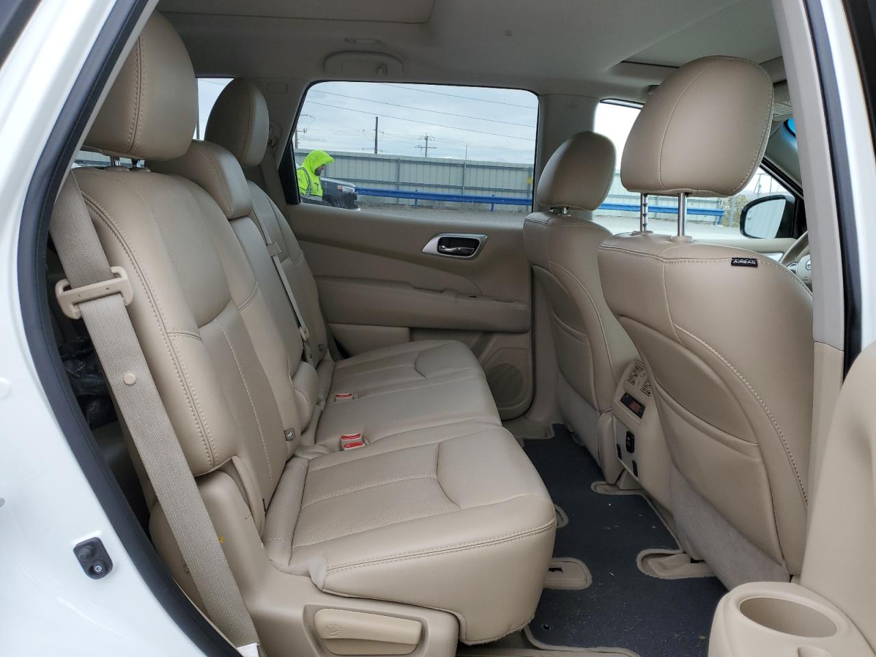 2015 Nissan Pathfinder - Image 11