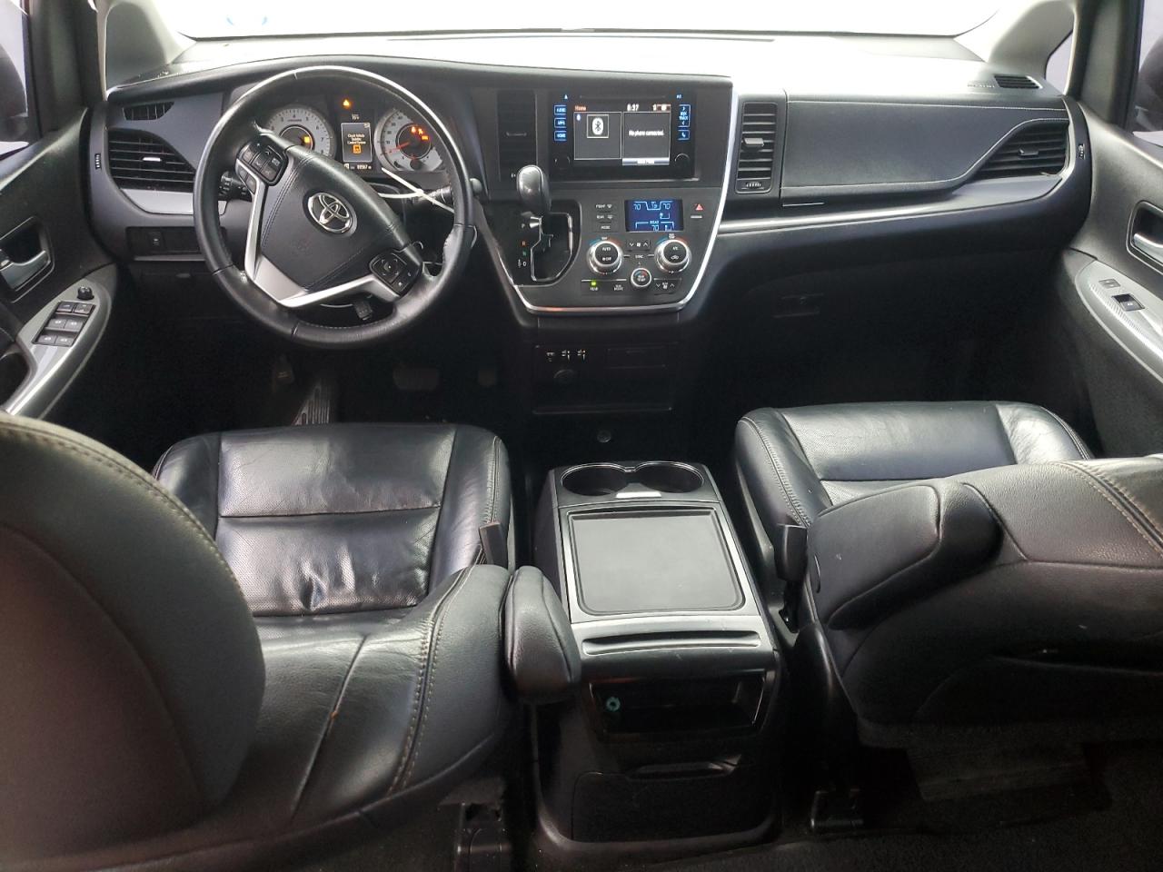 2017 Toyota Sienna - Image 8