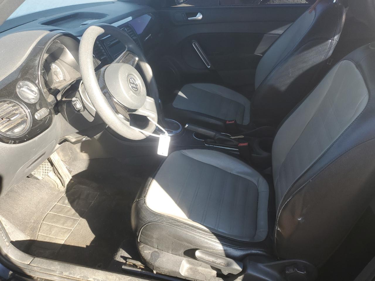 2012 Volkswagen Beetle - Image 7
