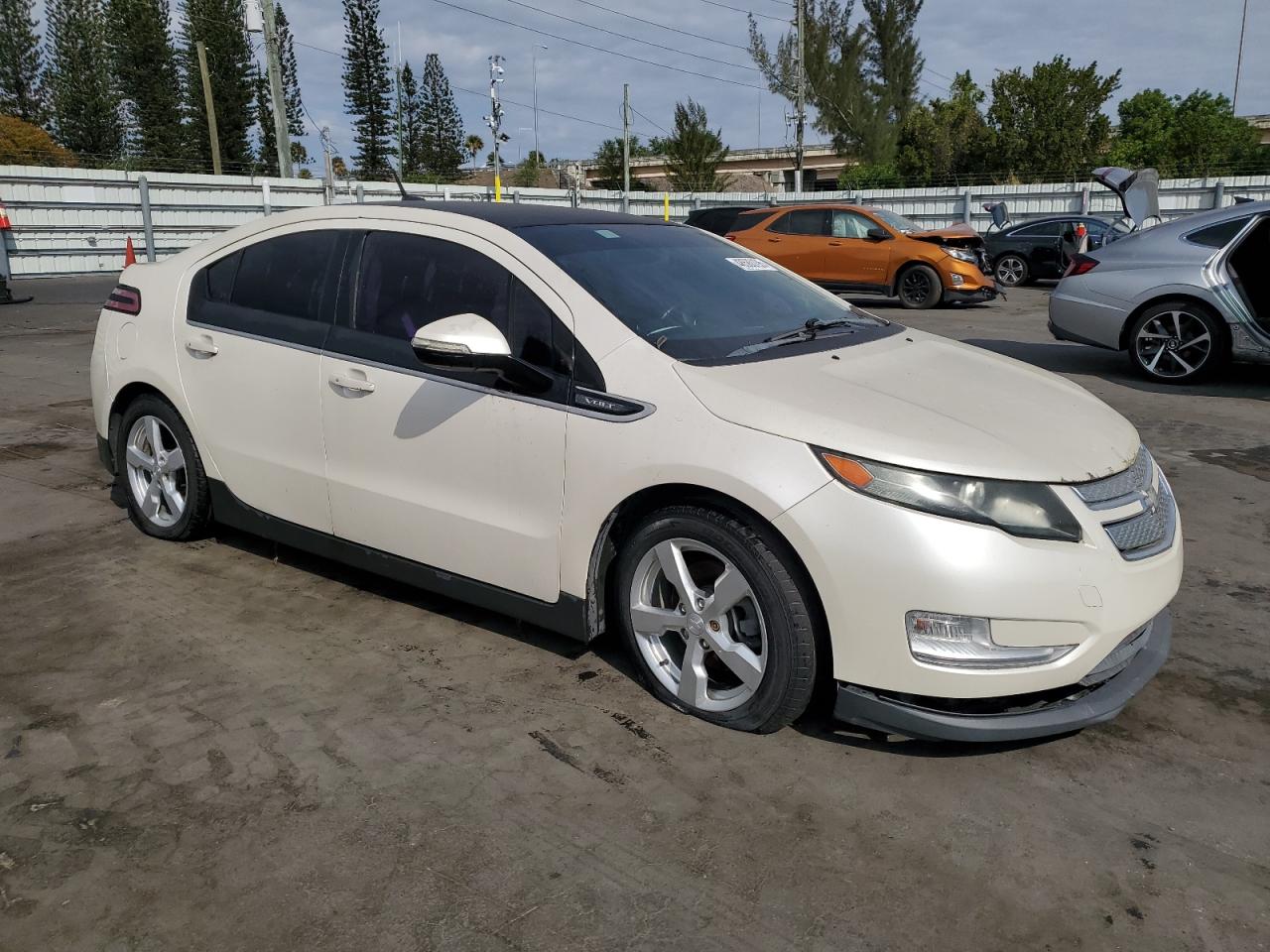 2012 Chevrolet Volt - Image 4