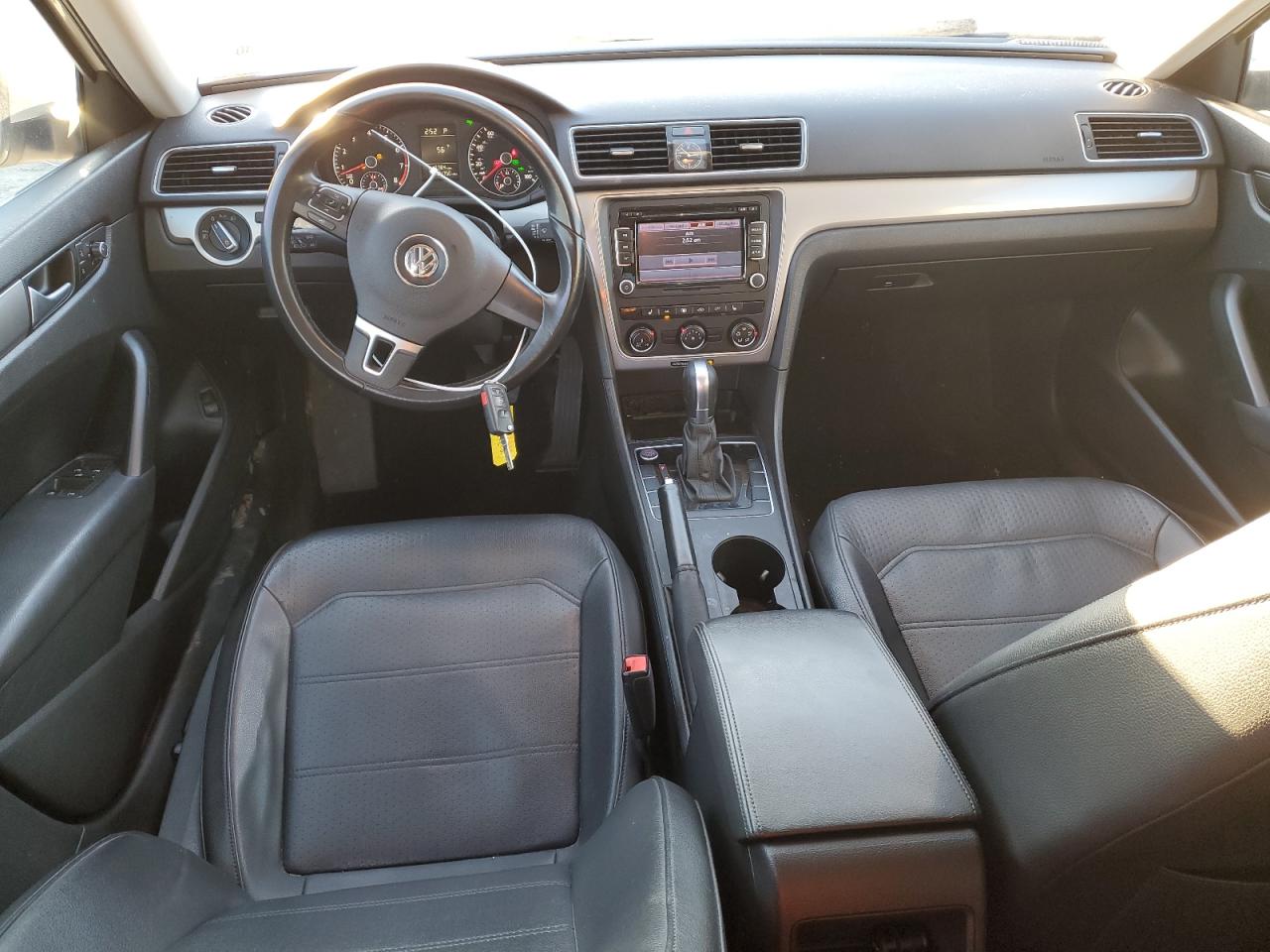 2015 Volkswagen Passat - Image 8