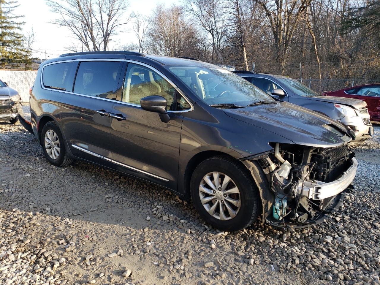 2017 Chrysler Pacifica - Image 4