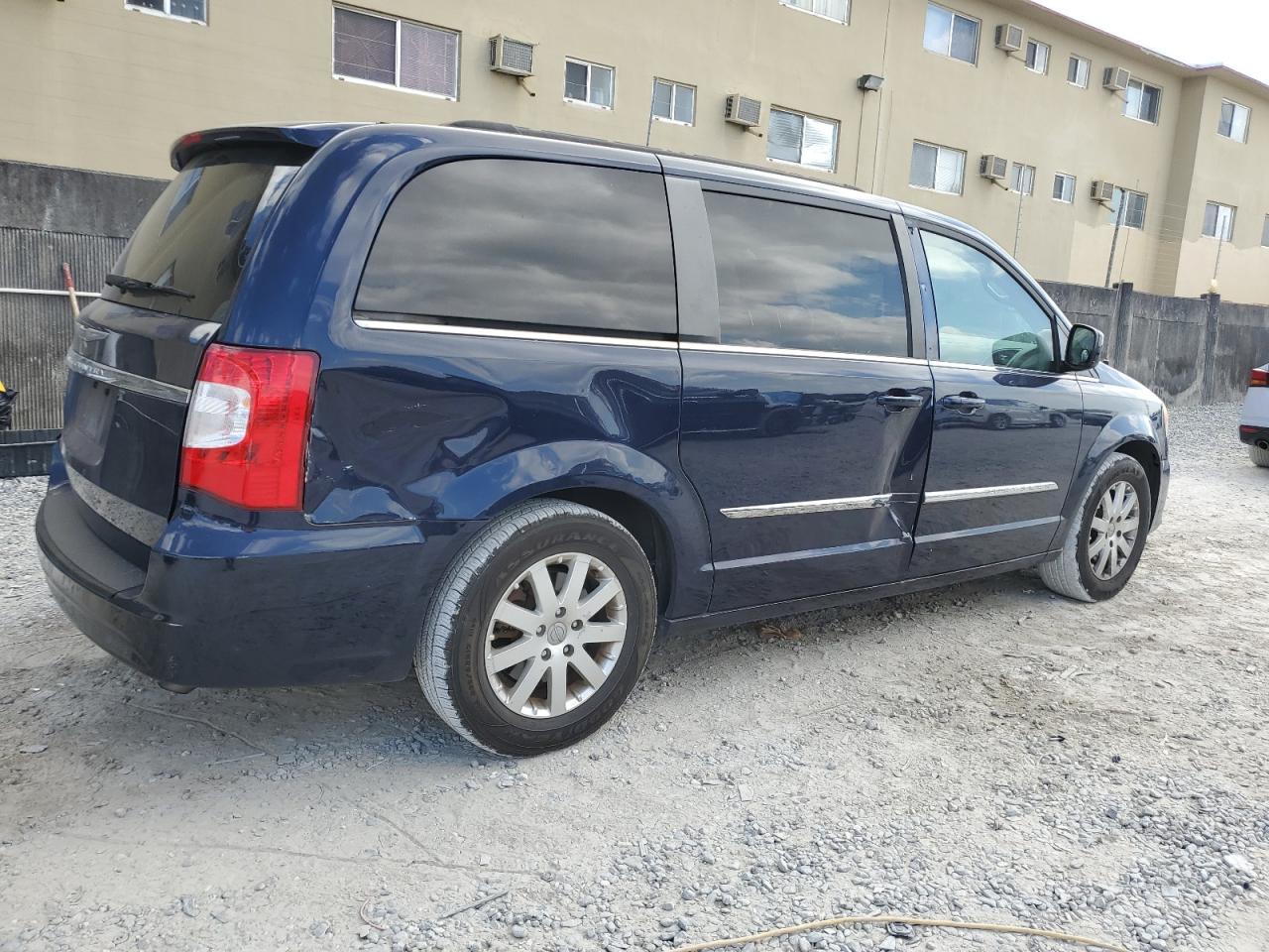 2014 Chrysler Town & Country - Image 3
