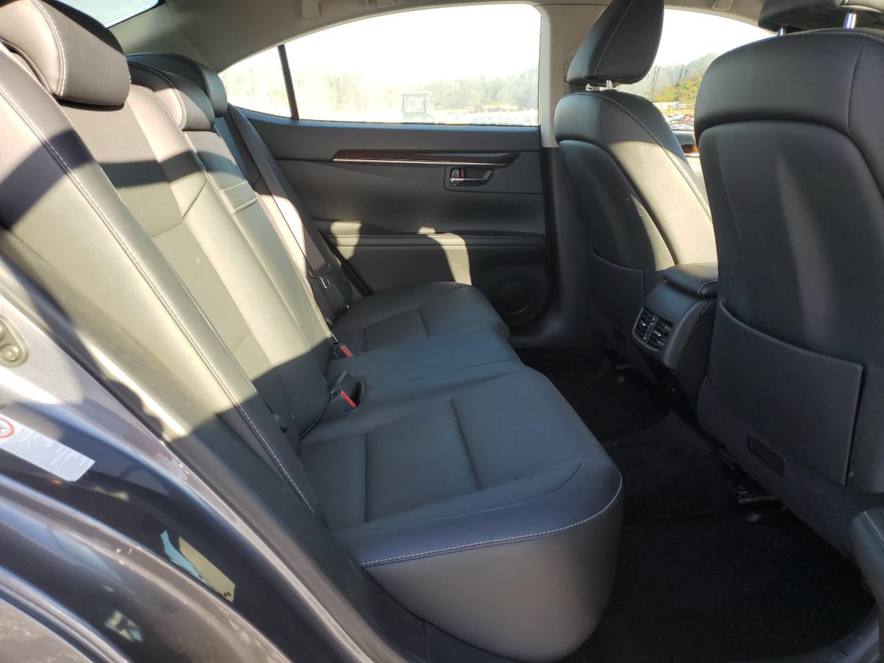 2014 Lexus ES - Image 11