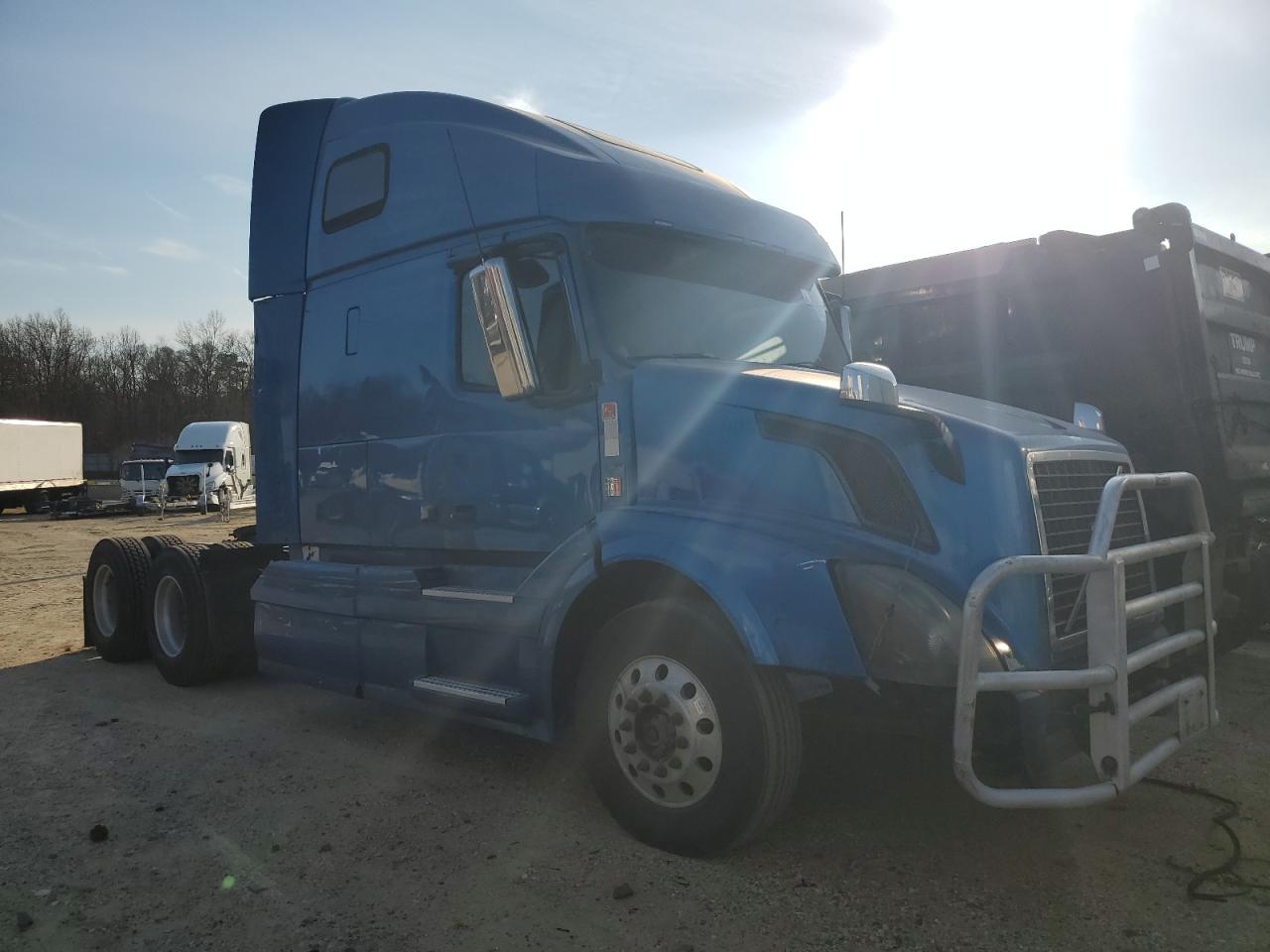 2012 Volvo Vnl Semi Truck for Sale in Glassboro, NJ - Side