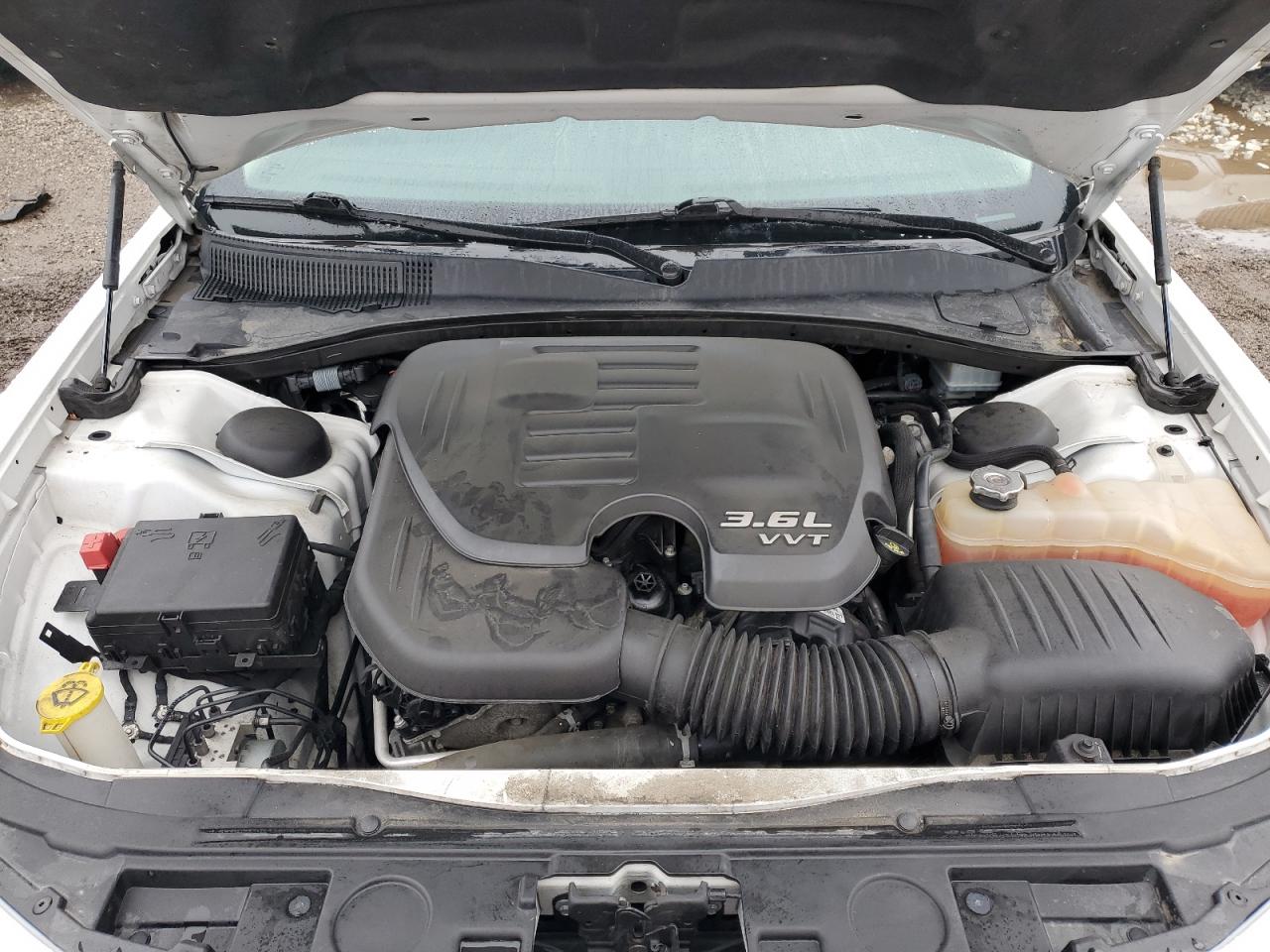 2018 Chrysler 300 - Image 12