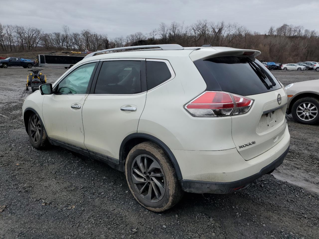 2015 Nissan Rogue - Image 2