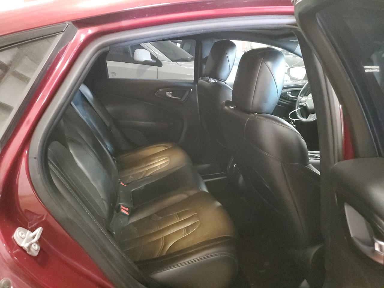2016 Chrysler 200 - Image 10