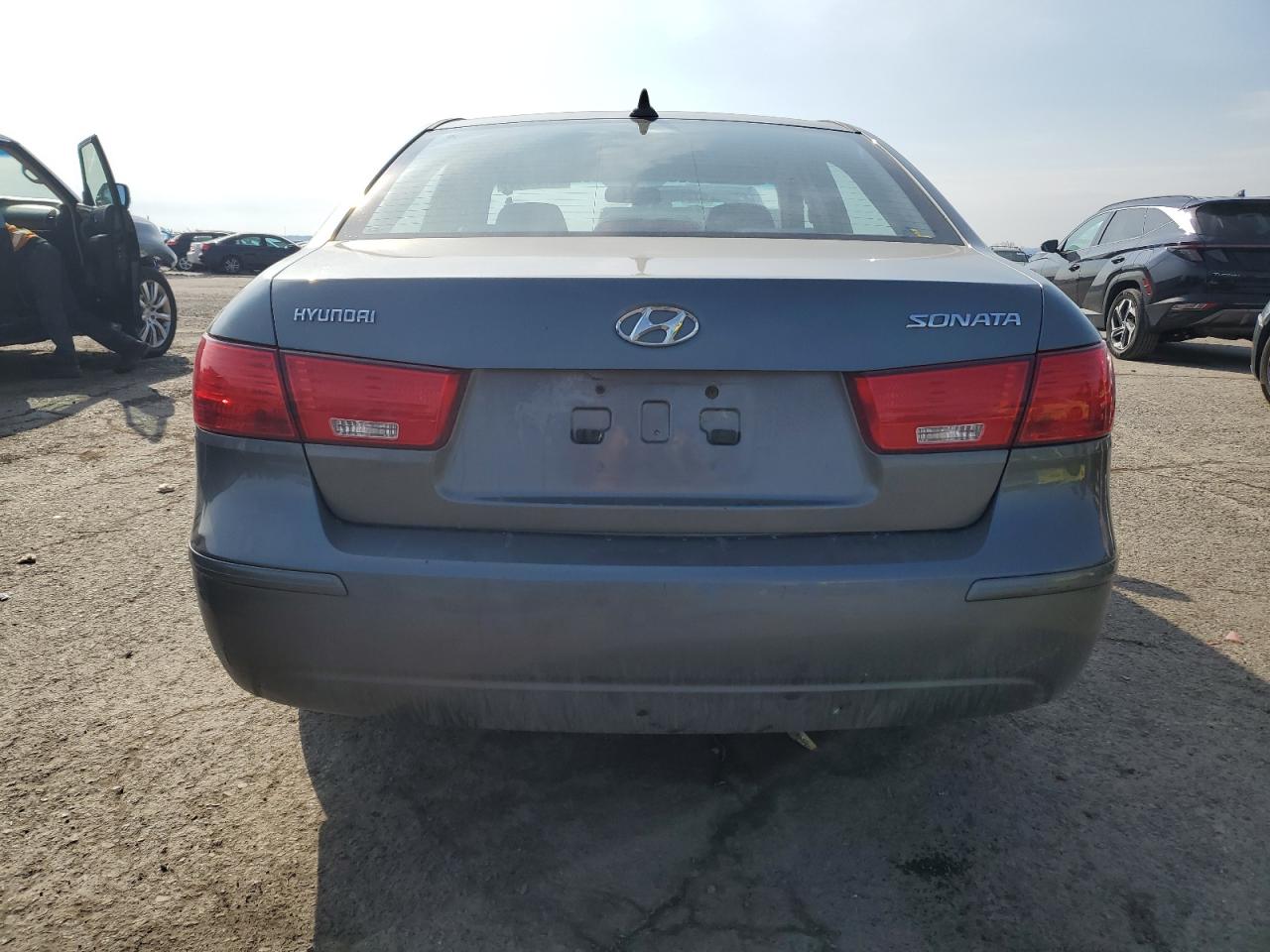 2010 Hyundai Sonata - Image 6