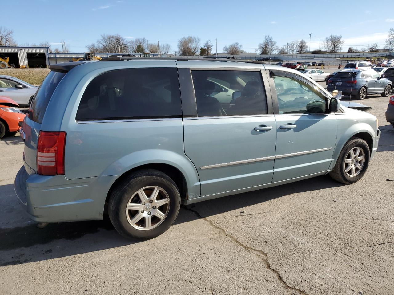 2009 Chrysler Town & Country - Image 3