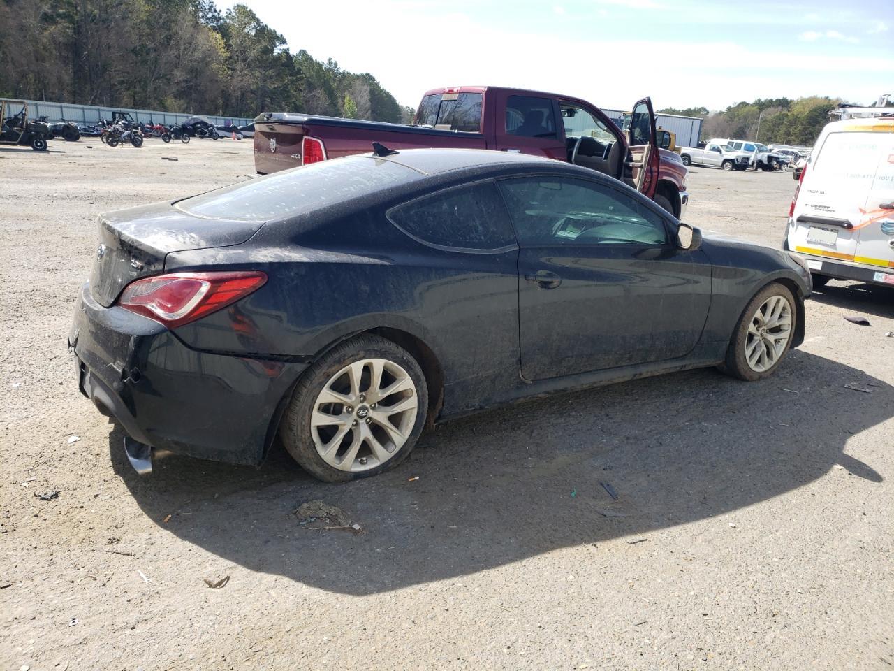 2013 Hyundai Genesis - Image 3