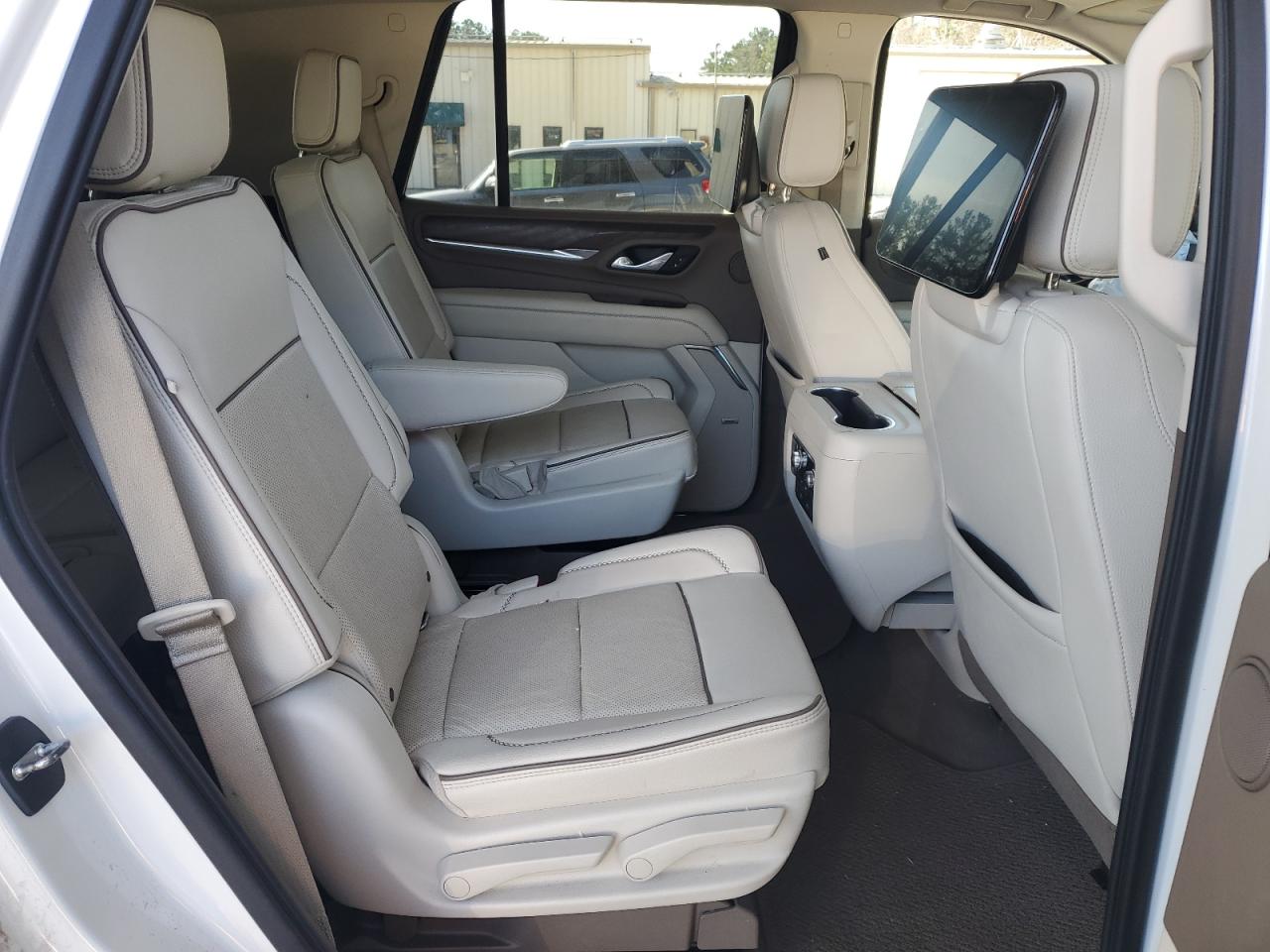 2021 GMC Yukon - Image 10