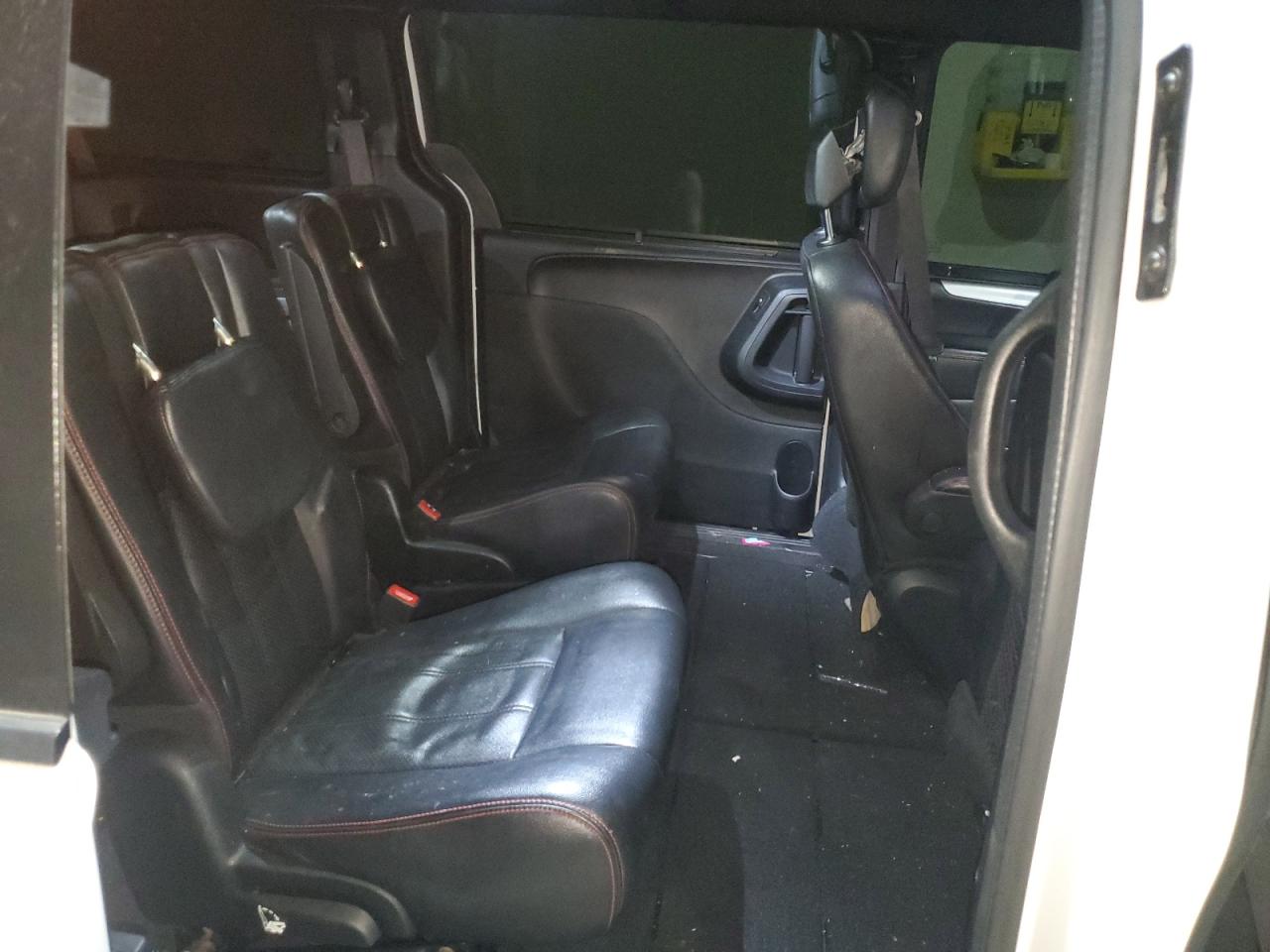 2019 Dodge Caravan - Image 11