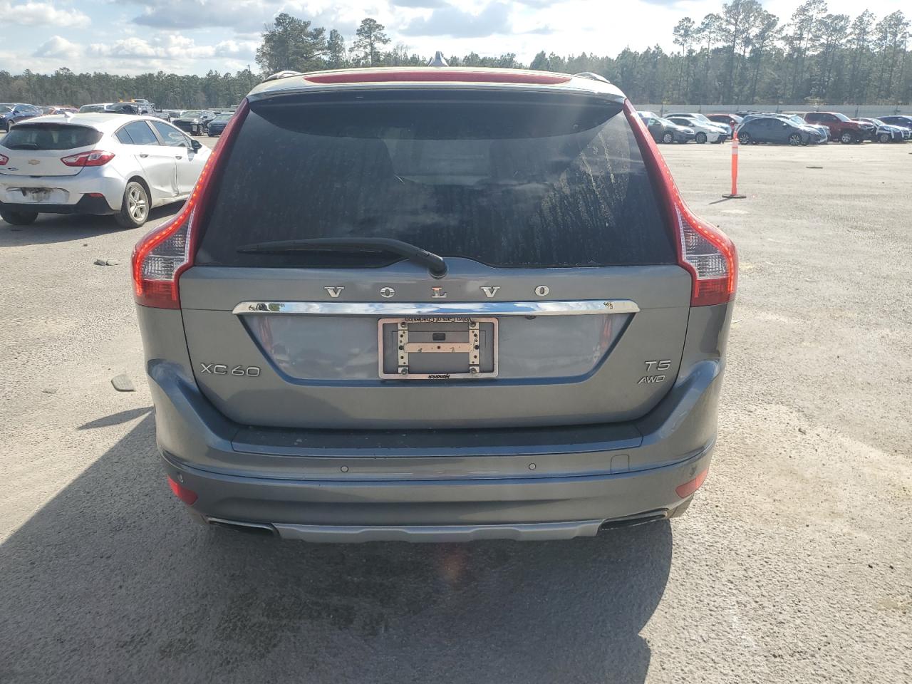 2017 Volvo XC60 - Image 6