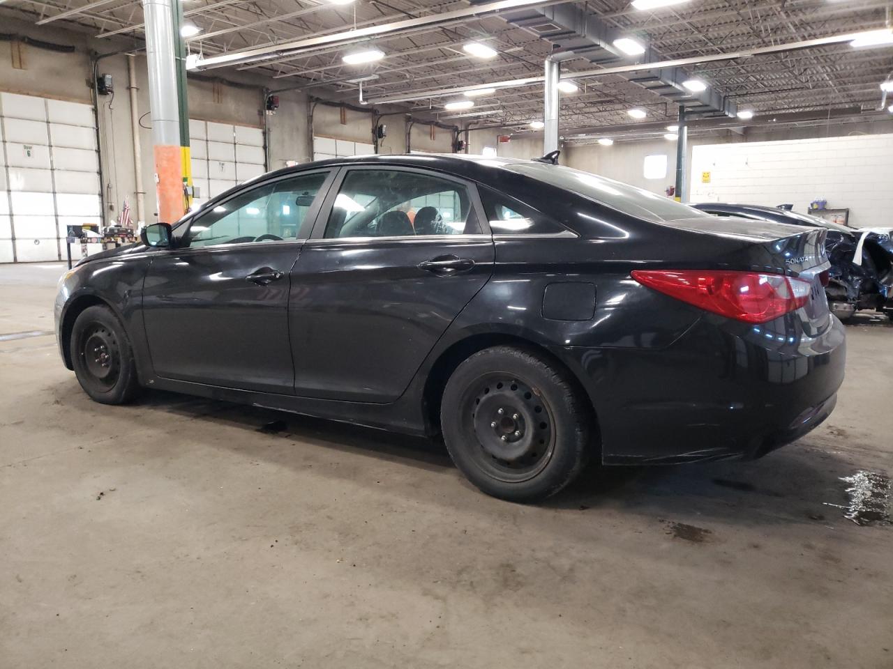 2011 Hyundai Sonata - Image 2