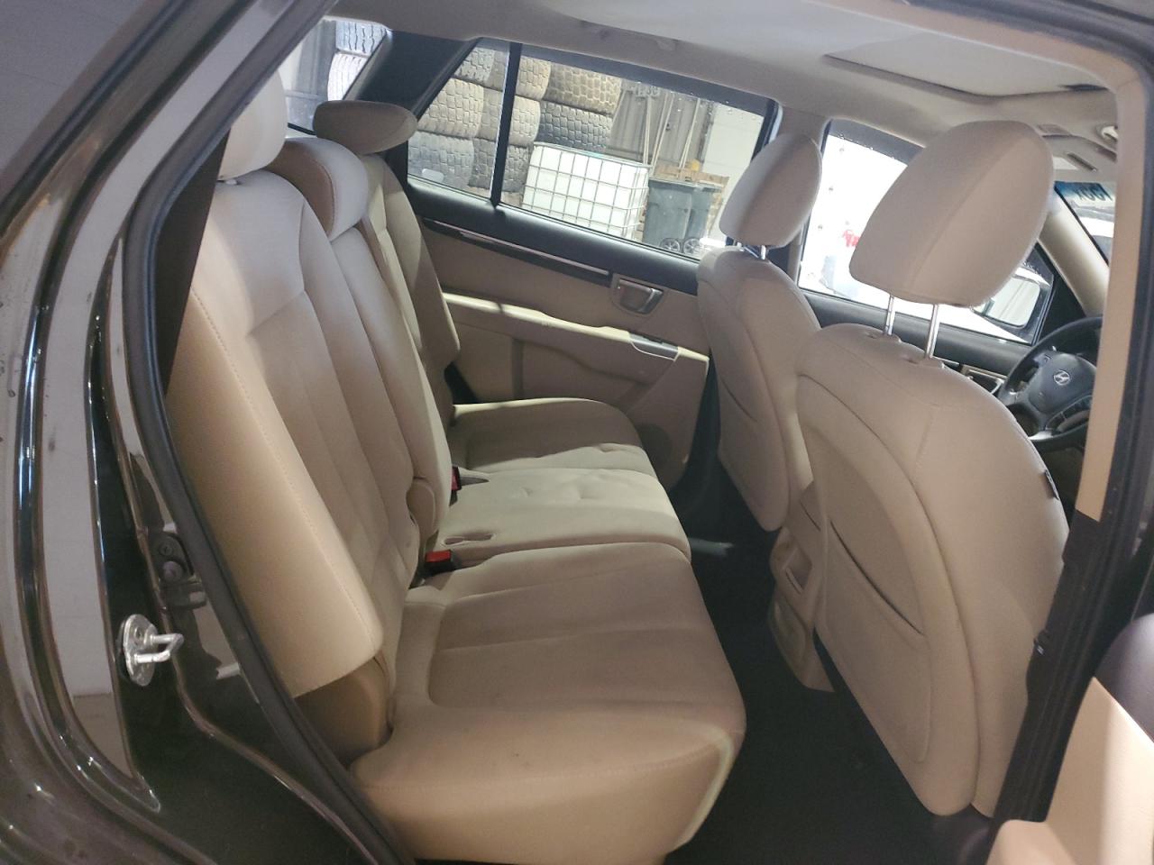 2012 Hyundai Santa Fe - Image 10