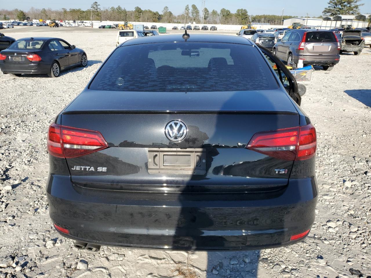 2018 Volkswagen Jetta - Image 6