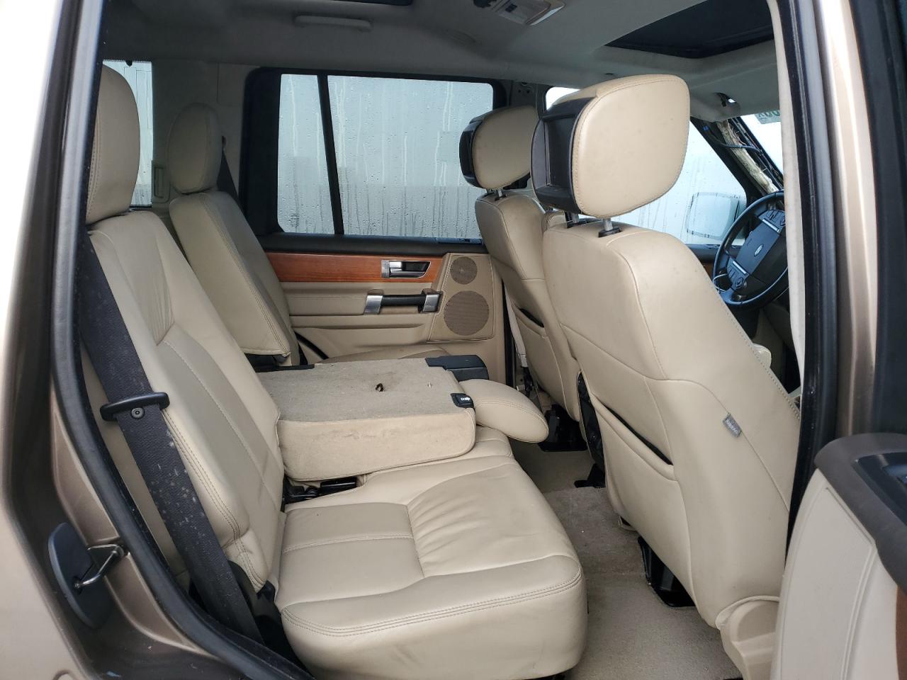2012 Land Rover LR4 - Image 11
